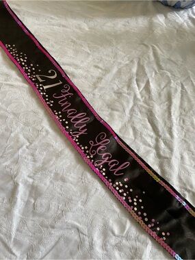 "21 Finally Legal" Celebration Sash - Black & Pink